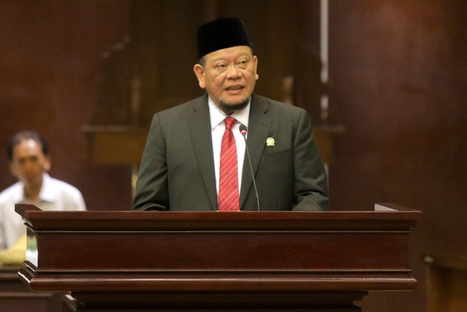 motif politik la nyalla