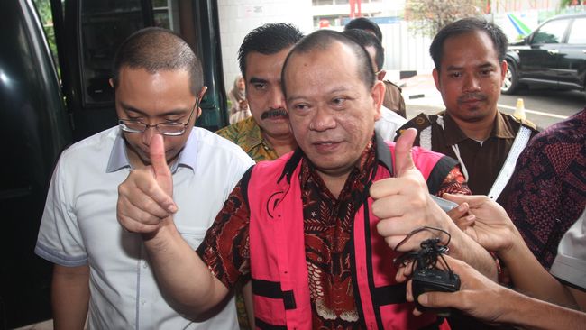 korupsi la nyalla tertawa